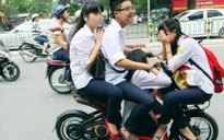 Quy định mới khiến học sinh "hết cửa" vô tư chạy xe đạp điện, xe máy