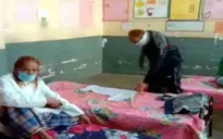 Thầy lang chữa bách bệnh bằng nụ hôn ở Ấn Độ…qua đời vì COVID-19