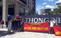 Giữa nắng nóng 40 độ, cư dân chung cư khổ sở vì bị cắt nước