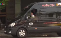 Tràn lan xe khách hoạt động trái phép trước cổng bến xe