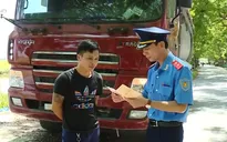 Xe tải nặng dán logo, ký hiệu lạ: “Lệnh bài” qua mặt CSGT?