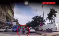 Dừng xe giữa đường nhắn tin, bị nhắc nhở còn nổi cáu