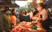 Giá thịt lợn cao ngất ngưởng, người dân "bấm bụng", tiểu thương "kêu trời"