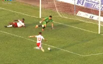 VIDEO: Pha bỏ lỡ khó tin của Phi Sơn trước khung thành CLB Hải Phòng