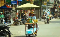 Người Hà Nội chật vật mưu sinh dưới nắng hè gay gắt