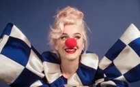 Katy Perry hóa chú hề, công bố album mới
