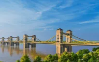 Ngắm phối cảnh cầu Trần Hưng Đạo vượt sông Hồng