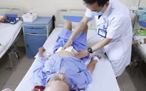 Phẫu thuật điều trị ung thư đường tiêu hóa cho hai bệnh nhân 90 tuổi