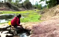Nắng hạn làm đảo lộn cuộc sống của người dân miền Trung