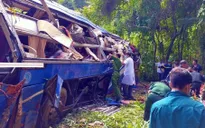 Ảnh: Hiện trường kinh hoàng vụ xe khách lao xuống vực tại Kon Tum