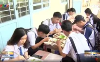 Ấm lòng bữa cơm trưa tiếp sức mùa thi