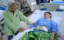 Hai con mắc ung thư, mẹ già 85 tuổi bất lực nhìn con vì không đủ tiền chữa trị