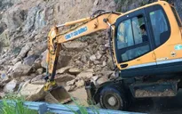 Huy động máy móc, khẩn trương khắc phục sạt lở ở Lai Châu