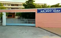 Nam sinh lớp 10 rơi từ tầng 3 trường học xuống đất tử vong