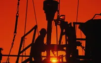 OPEC+ "ra tay", giảm ngay giá dầu