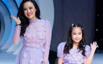 Con gái BTV Hoài Anh rạng rỡ trên sàn catwalk cùng mẹ