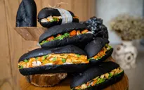 Phát sốt với bánh mì "bóng đêm" tại Quảng Ninh