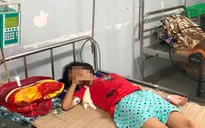 Mua nhầm chai nước chứa axit uống, bé gái 11 tuổi loét dạ dày nặng
