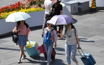 Trung Quốc ban bố cảnh báo vàng về nắng nóng trong bối cảnh lũ lụt lan rộng
