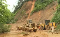 Hà Giang thông xe điểm sạt lở do mưa lũ trên Quốc lộ 2