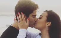 Demi Lovato khoe nhẫn đính hôn to khủng bố, thông báo kết hôn