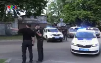 Một sĩ quan cảnh sát Ukraine bị bắt làm con tin