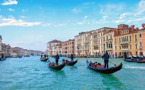 Kênh đào nổi tiếng nhất Italy không cho du khách lên thuyền Gondola nếu “thừa cân”