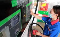 Giá dầu biến động mạnh, khép lại phiên cuối tuần với đà đi ngang