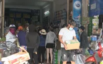 Người dân Đà Nẵng chen chúc, xô lấn nhau mua lương thực tích trữ