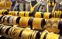 Giá vàng lập đỉnh mới: Nhà đầu tư nên mua bao nhiêu?