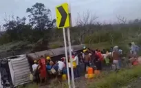 Xe bồn bị lật và phát nổ ở Colombia, hàng chục người thương vong