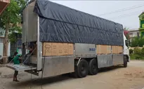 Tạm giữ lô hàng gần 1 triệu khẩu trang trôi nổi