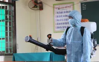 Đội tình nguyện phun thuốc khử khuẩn phòng chống dịch COVID-19