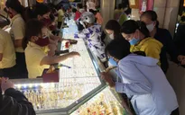 Giá vàng trong nước tiếp tục lao dốc