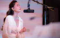 Hồ Ngọc Hà chia sẻ ảnh hậu trường xinh đẹp