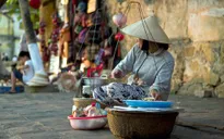 Những gánh hàng rong chật vật “vượt bão” COVID-19 mưu sinh