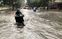 Hà Nội: Mưa to gây ngập cục bộ tại một số tuyến đường