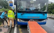 Cảnh sát giao thông Hà Nội kịp thời cứu một lái xe bus bị đột quỵ