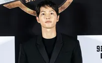 Song Joong Ki lần đầu tiên xuất hiện công khai sau loạt tin đồn tình ái