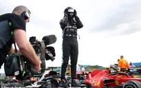 Đua xe F1: Nổ lốp ở vòng đua cuối, Lewis Hamilton vẫn về nhất tại Silverstone