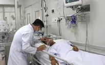 Người đàn ông bị rắn hổ chúa cắn: Được phẫu thuật vết thương ở đùi, tiến tới ghép da