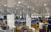 Tồn kho hàng nghìn thùng, cho nghỉ 70% số công nhân vì “ế” khẩu trang