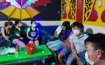 Quán karaoke mở cửa bất chấp lệnh cấm, để nhiều thanh niên sử dụng ma túy
