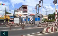 Trạm thu phí gây cản trở giao thông do chưa được tháo dỡ