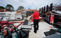Bão Laura đổ bộ vào bang Louisiana, Mỹ với cường độ mạnh chưa từng thấy