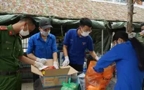 Những sinh viên ngành y giấu người thân đi chống dịch