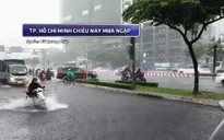 Mưa dồn dập gây ngập úng tại TP.HCM