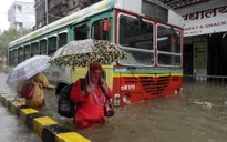 Nhiều khu vực chìm trong biển nước, Ấn Độ ra cảnh báo cao nhất về tình trạng mưa lớn