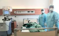 Hai nhân viên y tế khỏi bệnh hiến huyết tương cứu bệnh nhân COVID-19