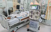 Lọc máu cấp cứu bé gái uống thuốc diệt cỏ paraquat tự tử
